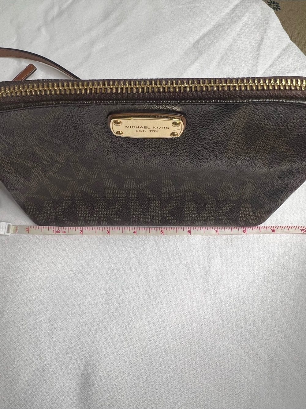 Michael Kors Cindy Signature
Logo Dome Crossbody Bag - Picture 11 of 12
